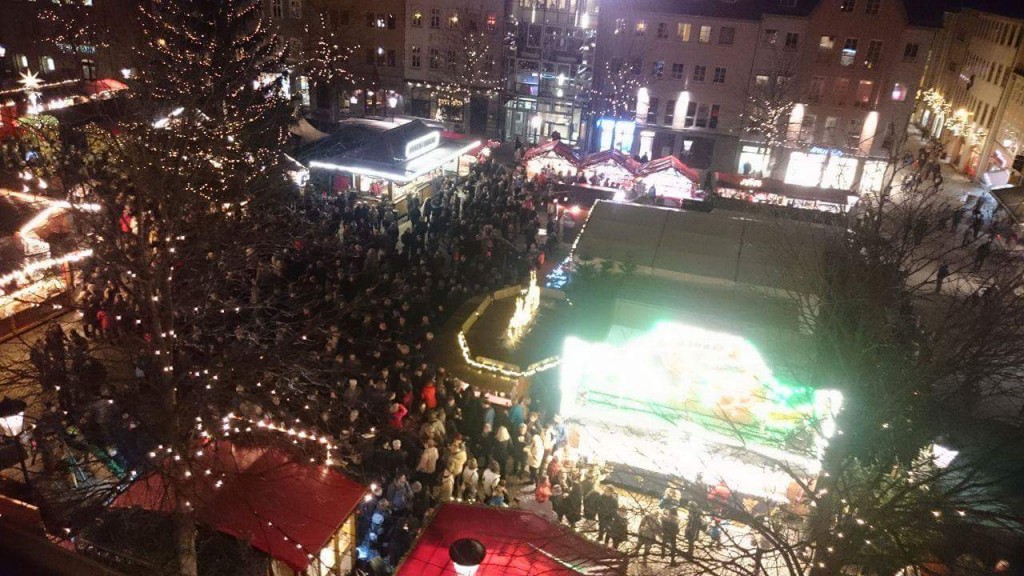 Ausblick vom Jenaer Rathausturm auf den Weihnachtsmarkt